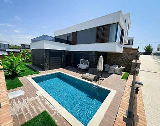 Alanya İncekum'da Nezih Konumda, Özel Havuzlu, Modern Villa - 1