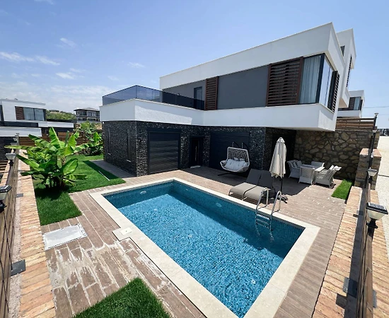 Alanya İncekum'da Sakin Konumda, Özel Havuzlu, Lüks Villa - 1