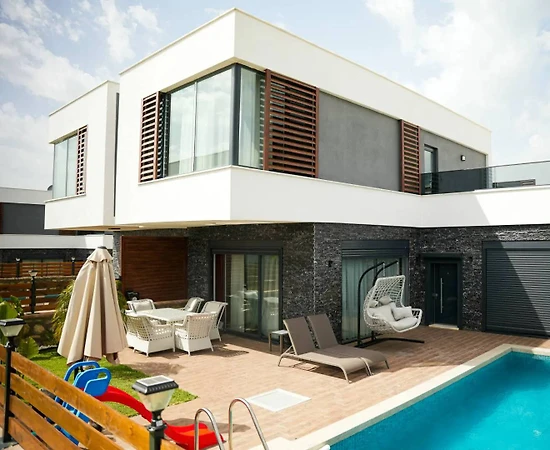 Alanya İncekum'da Sakin Konumda, Özel Havuzlu, Lüks Villa - 1