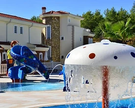 Alanya İncekum'da Site İçerisinde, Ortak Havuzlu, Geniş Bahçeli Villa - 3