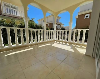 Alanya İncekum'da Site İçerisinde, Ortak Havuzlu, Geniş Villa - 3