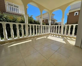 Alanya İncekum'da Site İçerisinde, Ortak Havuzlu, Geniş Villa - 3