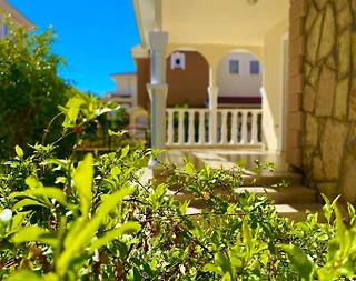 Alanya İncekum'da Site İçerisinde, Ortak Havuzlu, Geniş Villa - 4