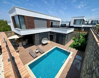 Alanya İncekum'da Site İçerisinde, Özel Havuzlu, Modern Villa - 2