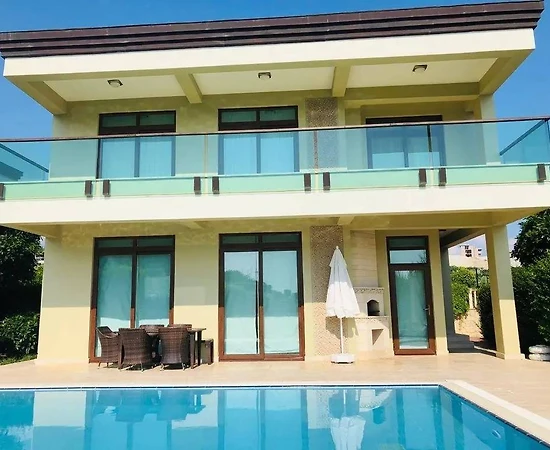 Alanya Kargıcak'ta Tesis İçerisinde, Özel Havuzlu, Kiralık Villa - 1