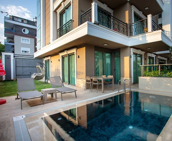 Alanya Oba'da Tesis İçerisinde, Özel Havuzlu, Konforlu Suite - 1