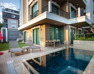 Alanya Oba'da Tesis İçerisinde, Özel Havuzlu, Konforlu Suite - 1