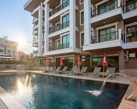 Alanya Oba'da Özel Plajlı, Ortak Havuzlu, Konforlu Suite - 2