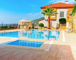 Alanya Bektaş'da Özel Plajlı, Ortak Havuzlu, Kiralık Suite - 1