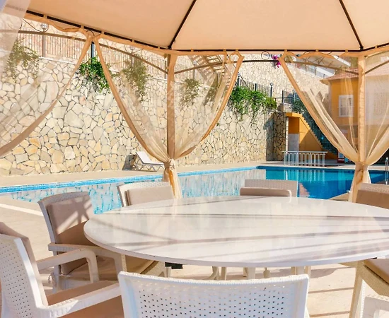 Alanya Bektaş'ta Tesis İçerisinde, Ortak Havuzlu, 3+1 Kiralık Suite - 1