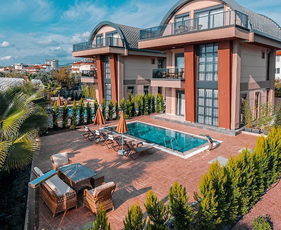 Alanya Payallar'da Merkezi Konumda, Isıtmalı Havuzlu, Modern Villa - 1