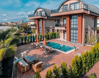 Alanya Payallar'da Merkezi Konumda, Isıtmalı Havuzlu, Modern Villa - 1