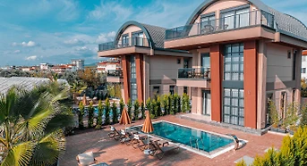 Alanya Payallar'da Merkezi Konumda, Isıtmalı Havuzlu, Modern Villa
