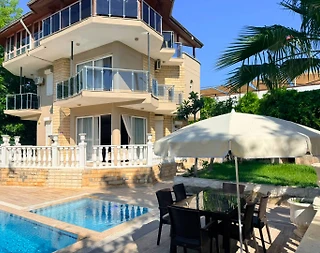 Alanya'da Denize Yakın, Özel Havuzlu, Jakuzili, Lüks Villa - 1