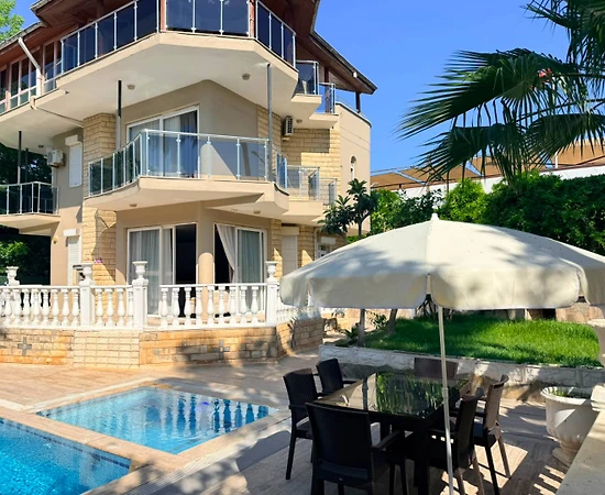 Alanya'da Denize Yakın, Özel Havuzlu, Jakuzili, Lüks Villa - 1