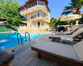 Alanya'da Denize Yakın, Özel Havuzlu, Jakuzili, Lüks Villa - 3