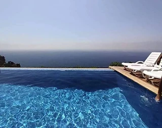 Alanya Uğrak'da Panoramik Deniz Manzaralı, Özel Havuzlu, Lüks Villa - 1