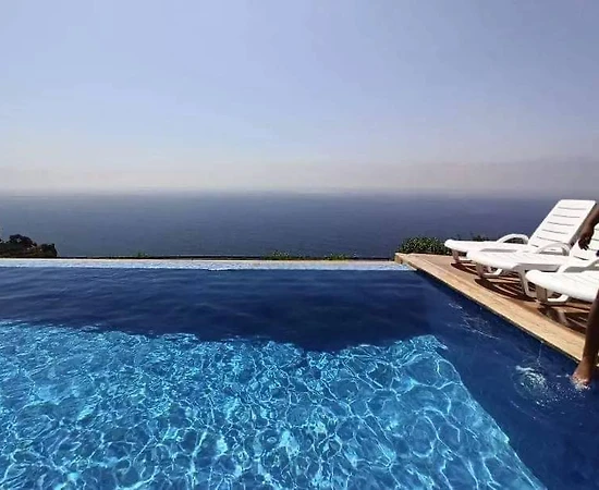 Alanya Uğrak'da Panoramik Deniz Manzaralı, Özel Havuzlu, Lüks Villa - 1