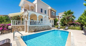 Modern Villa with Private Pool, Suitable for Crowd Families in Alanya