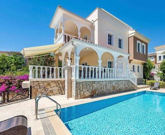 Alanya'da Kalabalık Ailelere Uygun, Özel Havuzlu, Modern Villa - 1