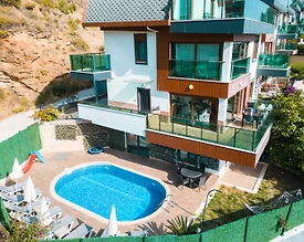Alanya'da Merkezi Konumda, Deniz Manzaralı, Özel Havuzlu, Geniş Villa - 3