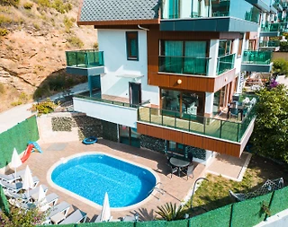 Alanya'da Merkezi Konumda, Deniz Manzaralı, Özel Havuzlu, Geniş Villa - 3
