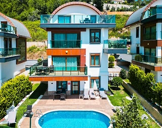 Alanya'da Muhteşem Deniz Manzaralı, Özel Havuzlu, Geniş Villa - 1