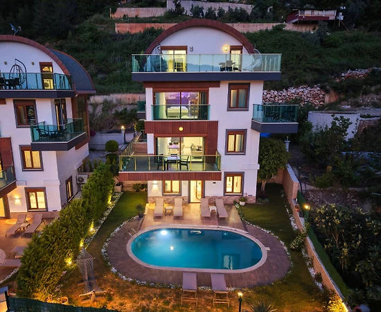 Alanya'da Muhteşem Deniz Manzaralı, Özel Havuzlu, Geniş Villa - 1