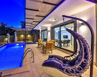 Antalya Kaş'ta Huzurun Kucağında, Özel Havuzlu, Jakuzili, Modern Villa - 1