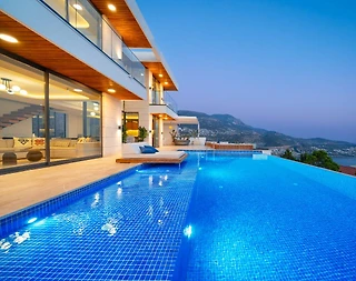 Kaş Kalkan'da Göz Alıcı Manzaralı, Sonsuzluk Havuzlu, Olanaklı Villa - 1
