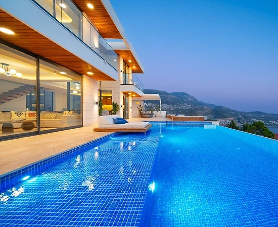 Kaş Kalkan'da Göz Alıcı Manzaralı, Sonsuzluk Havuzlu, Olanaklı Villa - 1