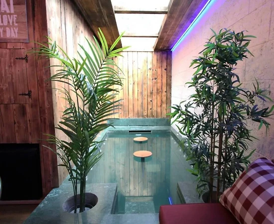 Ankara Çankaya'da Çekirdek Ailelere Uygun, Ortak Havuzlu, Kiralık Bungalov - 1