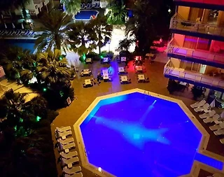 Antalya Alanya'da Ailelere Uygun, Ortak Havuzlu, 1+1 Suite - 1