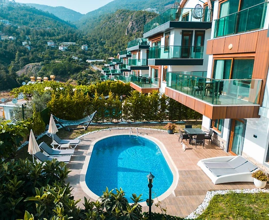Antalya Alanya'da Deniz Manzaralı, Özel Havuzlu, 12 Kişilik Villa - 1