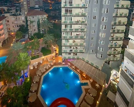 Antalya Alanya'da Merkezi Konumda, Ortak Havuzlu, Balkonlu Suite - 3