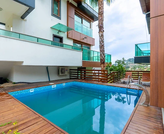 Antalya Alanya'da Muhteşem Manzaralı, Özel Havuzlu, Modern Villa - 1