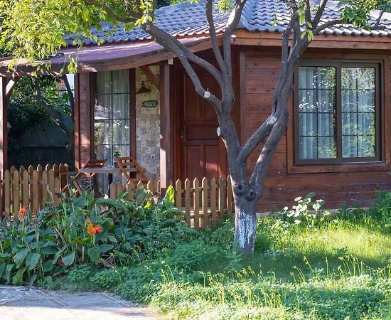 Antalya Alanya'da Yeşillikler İçerisinde, Ortak Havuzlu, Lüks Bungalov - 1