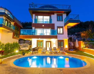 Antalya Alanya'da Geniş Ailelere Uygun, Özel Havuzlu, 5+1 Villa - 1