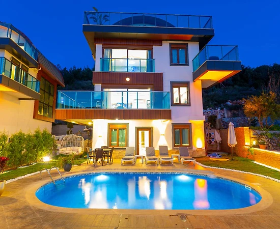 Antalya Alanya'da Geniş Ailelere Uygun, Özel Havuzlu, 5+1 Villa - 1