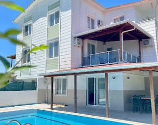 Antalya Serik'te Merkeze Yakın Konumda, Özel Havuzlu, 5+1 Modern Villa - 1