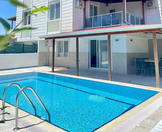 Antalya Serik'te Merkeze Yakın Konumda, Özel Havuzlu, 5+1 Modern Villa - 1