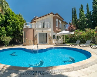 Antalya Belek'te Yemyeşil Bahçeli, Özel Havuzlu, Konforlu Villa - 1