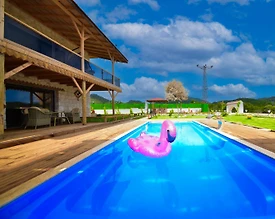 Demre Davazlar'da Geniş Alanlara Sahip, Özel Havuzlu, Bahçeli Villa - 2