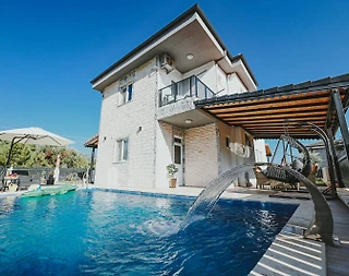 Antalya Demre'de Denize Yakın Konumda, Özel Havuzlu, Şık Villa - 1