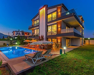Antalya Döşemealtı'nda Modern Tasarımlı, Özel Havuzlu, Bahçeli Villa - 2
