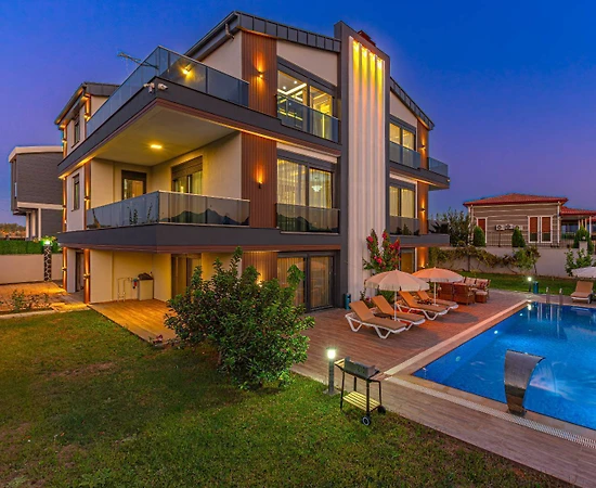 Antalya Döşemealtı'nda Modern Tasarımlı, Özel Havuzlu, Bahçeli Villa - 1