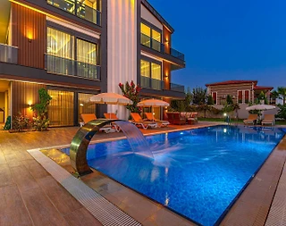 Antalya Döşemealtı'nda Modern Tasarımlı, Özel Havuzlu, Bahçeli Villa - 3