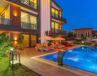 Antalya Döşemealtı'nda Modern Tasarımlı, Özel Havuzlu, Bahçeli Villa - 5