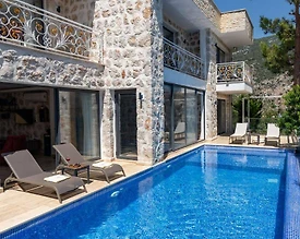Kaş İslamlar'da Kalabalık Ailelere Uygun, Kapalı Havuzlu, Kiralık Villa - 2