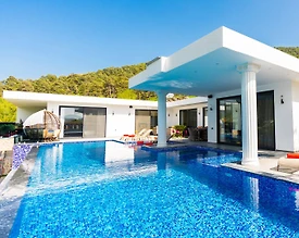 Kaş Hacıoğlan'da Geniş Bahçeli, Özel Havuzlu, Lüks Kiralık Villa - 2